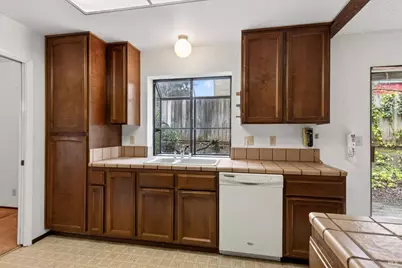 879 Oxford Way, Benicia, CA 94510 - Photo 13