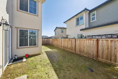 2464 Lake Club Drive, Fairfield, CA 94533 - Photo 37