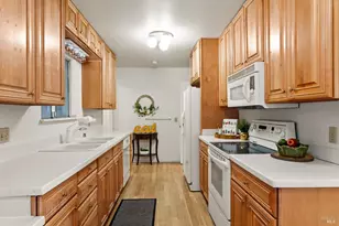 1261 Deerwood Dr, Ukiah, CA 95482 - Photo 1