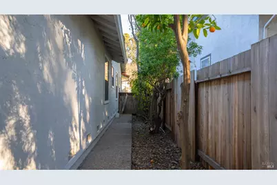 421 Oakwood Circle, Fairfield, CA 94534 - Photo 41