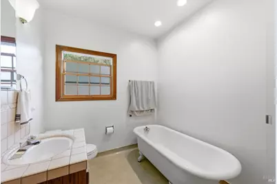 639 E 5th Street, Benicia, CA 94510 - Photo 39