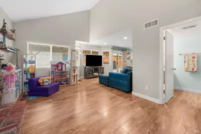 300 Robin Circle, Vacaville, CA 95687 - Photo 5
