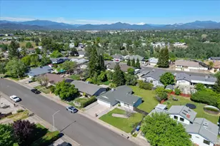 244 Woodhill Dr, Redding, CA 96003 - Photo 49