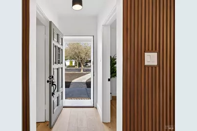 2034 Augustan Avenue, Santa Rosa, CA 95404 - Photo 5