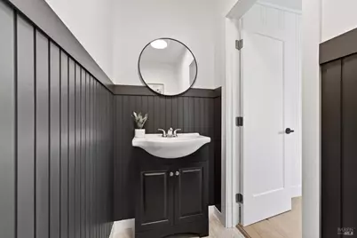 2034 Augustan Avenue, Santa Rosa, CA 95404 - Photo 15