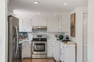 11 Pueblo Dr, San Rafael, CA 94903 - Photo 17