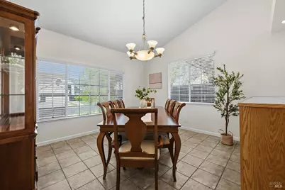 207 Laurelwood Way, Vacaville, CA 95687 - Photo 11