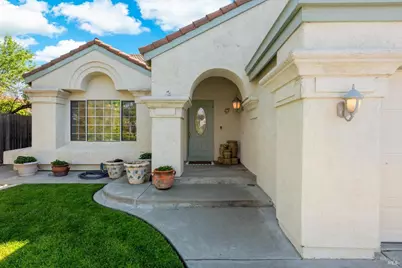 207 Laurelwood Way, Vacaville, CA 95687 - Photo 7