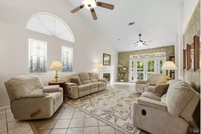 207 Laurelwood Way, Vacaville, CA 95687 - Photo 17