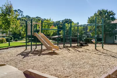 32 Oliva Drive, Novato, CA 94947 - Photo 17