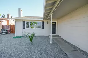 905 W F St, Dixon, CA 95620 - Photo 3