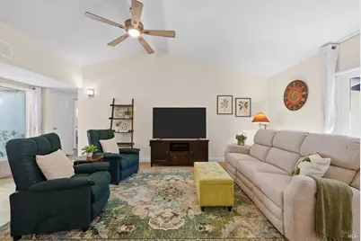 153 Fairoaks Drive, Vacaville, CA 95688 - Photo 7