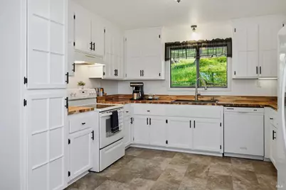 19004 Deer Hill Road, Hidden Valley Lake, CA 95467 - Photo 15