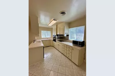 993 Champion Lane, Deer Park, CA 94576 - Photo 9