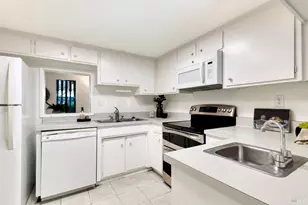 5 Grande Paseo, San Rafael, CA 94903 - Photo 3