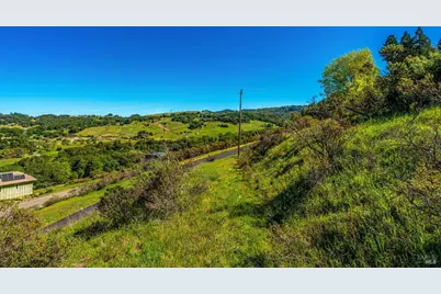 6048 Hyland Way, Penngrove, CA 94951 - Photo 23