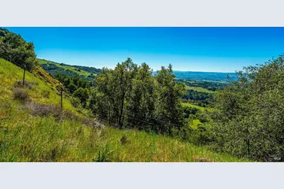 6048 Hyland Way, Penngrove, CA 94951 - Photo 5