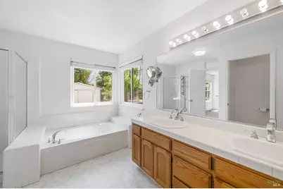 9151 Piccadilly Circle, Windsor, CA 95492 - Photo 17