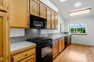 9151 Piccadilly Cir, Windsor, CA 95492 - Photo 9