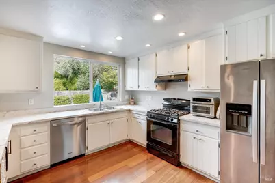 525 Oak Lake Avenue, Santa Rosa, CA 95409 - Photo 5