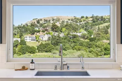 4 Meadow Ridge Drive, Corte Madera, CA 94925 - Photo 11