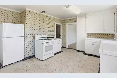 8 Lawrence Drive, Novato, CA 94945 - Photo 11