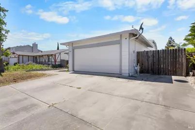 1012 Murre Way, Suisun City, CA 94585 - Photo 5