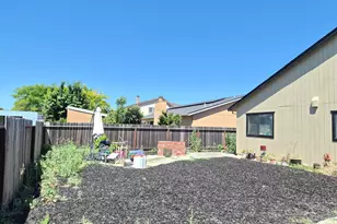 1109 Canary Dr, Suisun City, CA 94585 - Photo 17