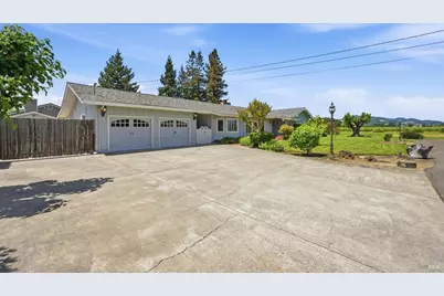1124 Wine Country Avenue, Napa, CA 94558 - Photo 5
