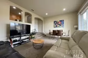 300 Locust Dr, Vallejo, CA 94591 - Photo 3