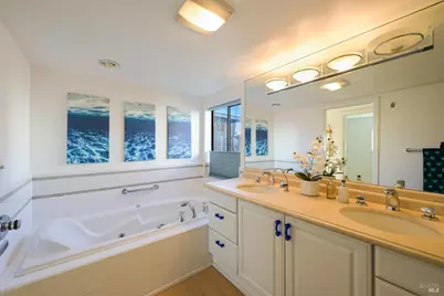 38 S 40 Dock, Sausalito, CA 94965 - Photo 23
