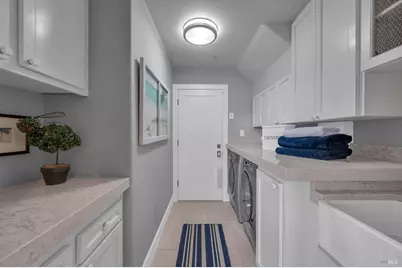 121 N Newport Drive, Napa, CA 94559 - Photo 33