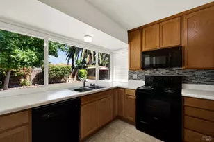 2142 Kingfisher Way, Fairfield, CA 94533 - Photo 35