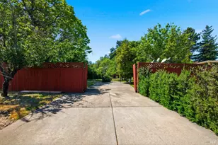 1001 Broadmoor Dr, Napa, CA 94558 - Photo 29