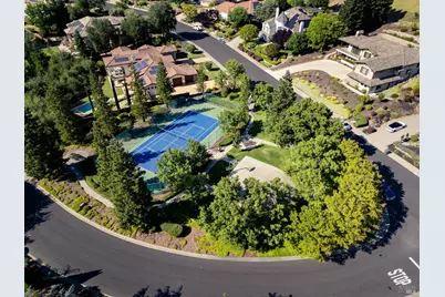 2060 Pinecrest Court, Vacaville, CA 95688 - Photo 3