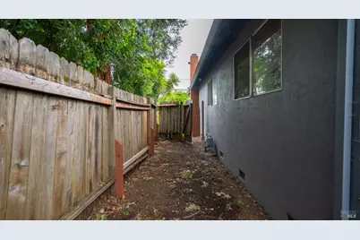 417 W 8th Street, Santa Rosa, CA 95401 - Photo 35