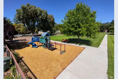 2426 Lakeview Drive, Santa Rosa, CA 95405 - Photo 39