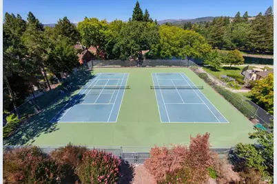 2426 Lakeview Drive, Santa Rosa, CA 95405 - Photo 41
