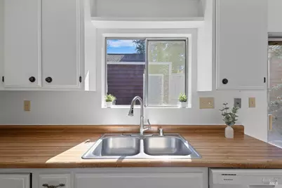2426 Lakeview Drive, Santa Rosa, CA 95405 - Photo 11