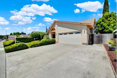 1067 Woodridge Drive, Vacaville, CA 95687 - Photo 9