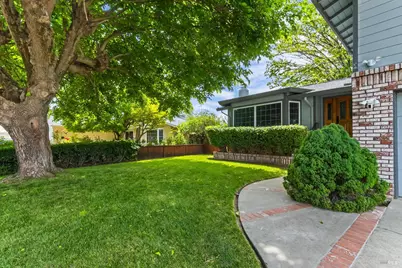336 Royal Oaks Drive, Vacaville, CA 95687 - Photo 5