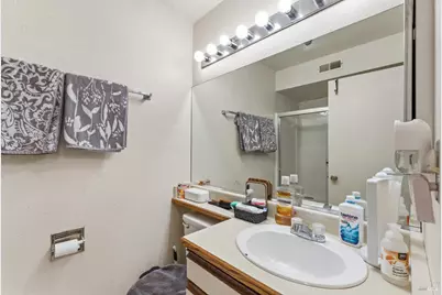 61 Anair Way, Oakland, CA 94605 - Photo 25