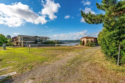 704 W I Street, Benicia, CA 94510 - Photo 3