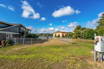704 W I Street, Benicia, CA 94510 - Photo 5