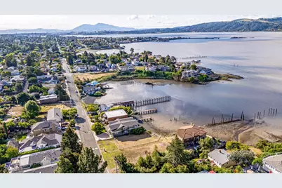 704 W I Street, Benicia, CA 94510 - Photo 11
