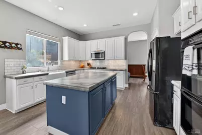 612 Pacific Grove Court, Vacaville, CA 95688 - Photo 11