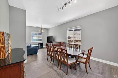 612 Pacific Grove Court, Vacaville, CA 95688 - Photo 19
