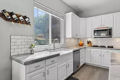 612 Pacific Grove Court, Vacaville, CA 95688 - Photo 5