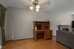 655 W Creekside Cir, Dixon, CA 95620 - Photo 9