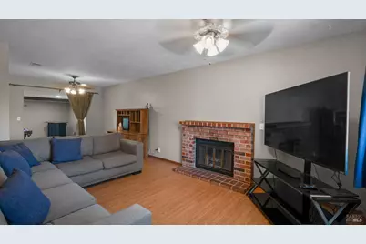 655 W Creekside Circle, Dixon, CA 95620 - Photo 5